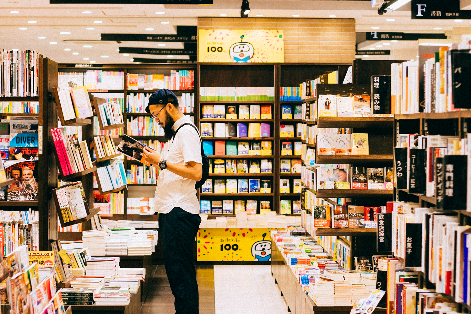 本屋を続けるのはほぼ不可能な時代。「長崎書店」は131年目をどう ...